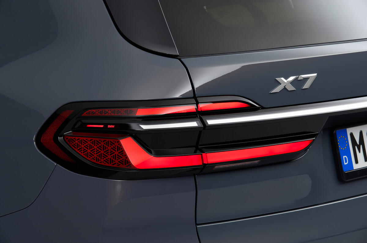 93 BMW X7 2022 facelift official images rear lights 93 BMW X7 2022 facelift official images rear lights