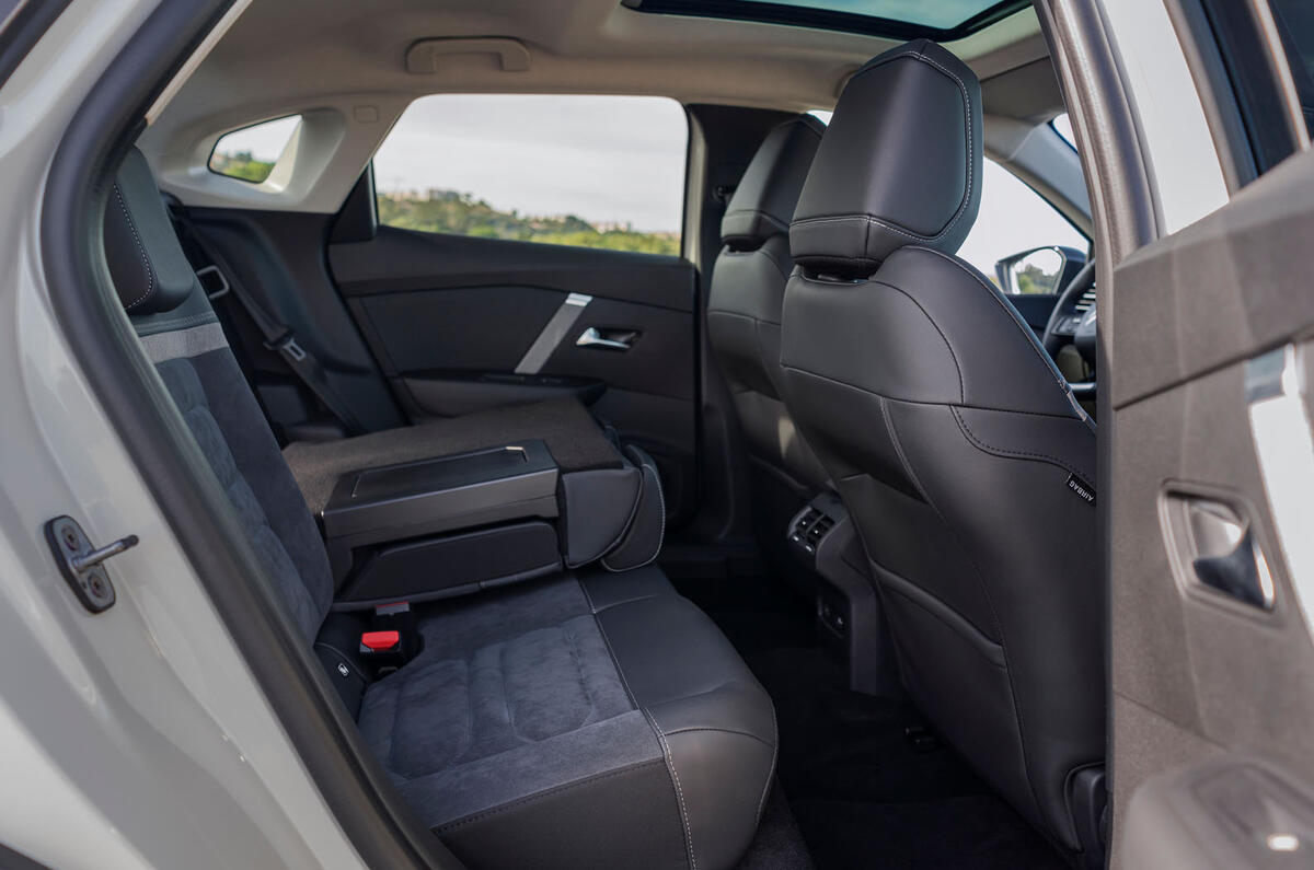 93 citroen e c4x rear seats 2022