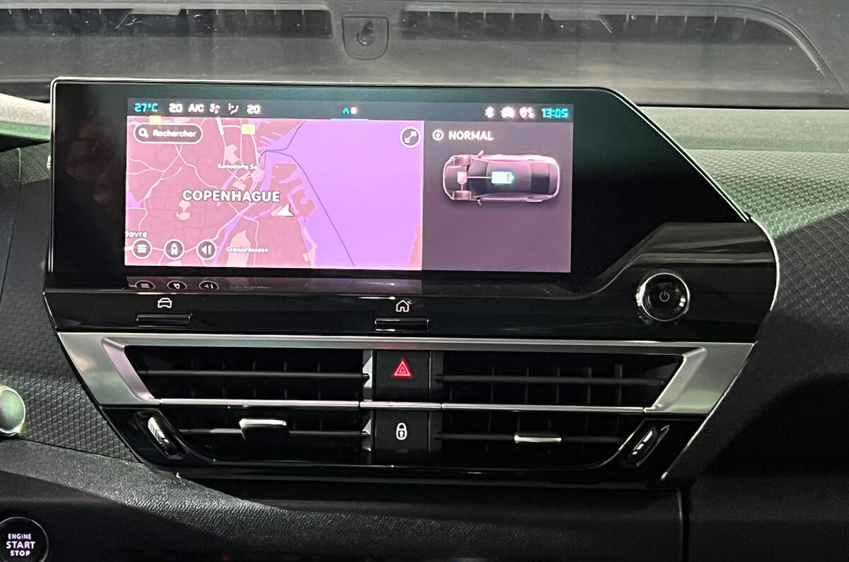 93 citroen e c4x screen