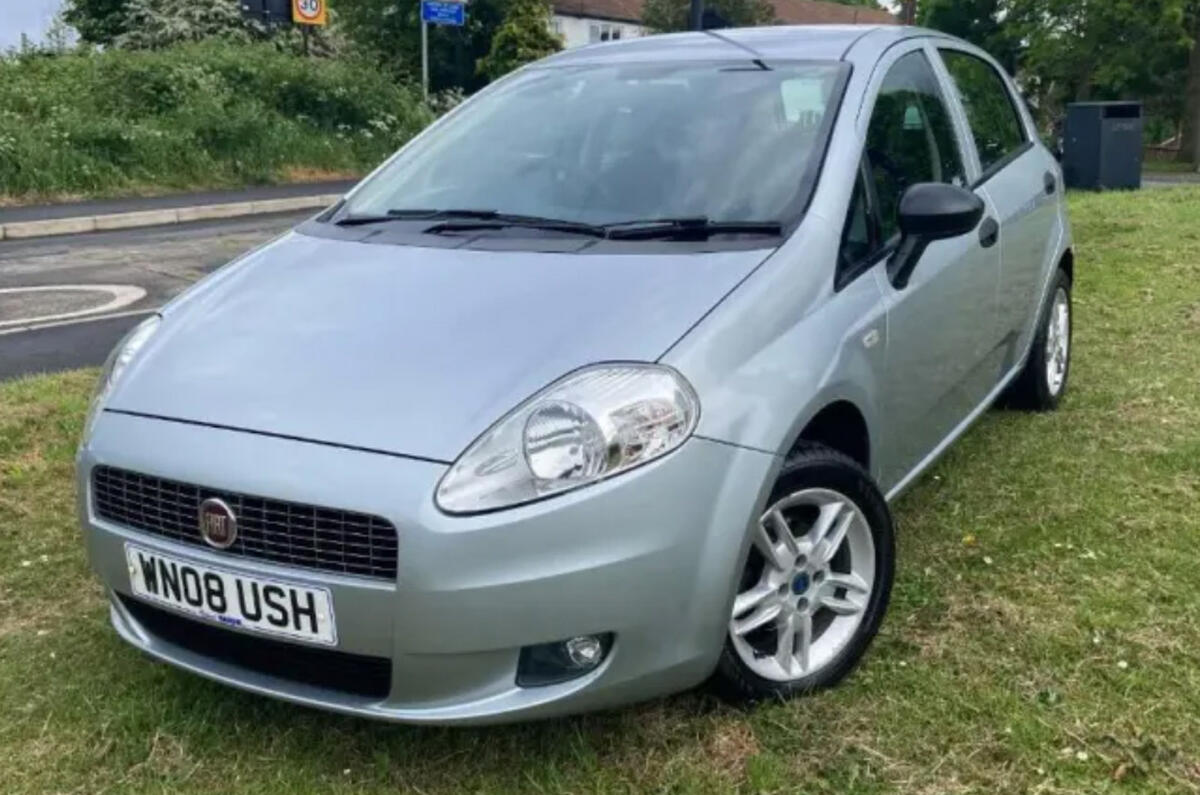 93 fiat grande punto front quarter 93 fiat grande punto front quarter