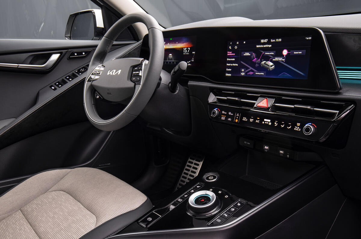 93 Kia Niro EV 2022 official reveal Europe centre console