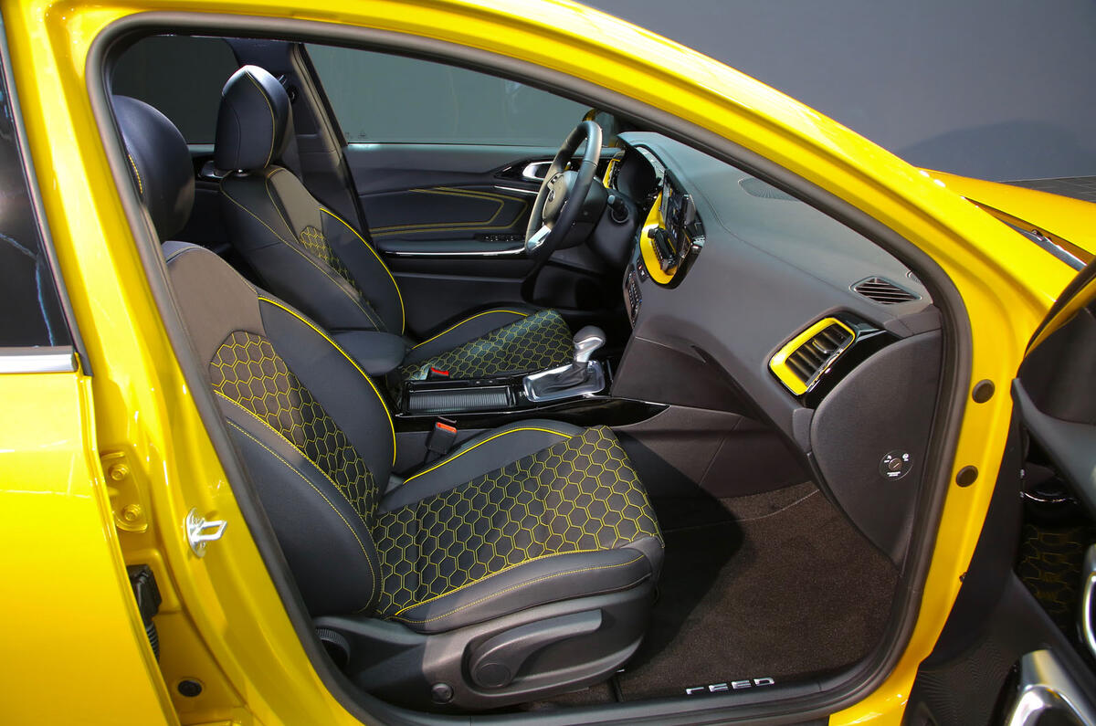 Kia Xceed 2019 official reveal - front seats