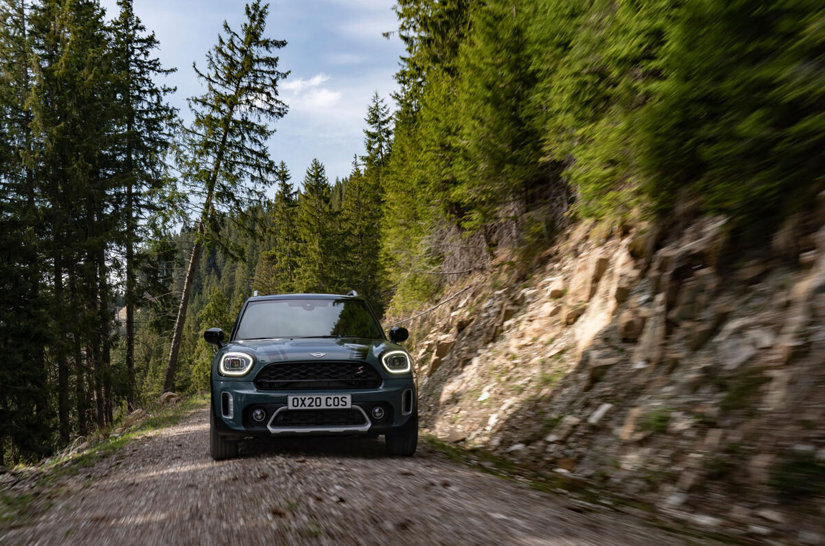 Mini Countryman 2020 facelift - official press images - on the road nose Mini Countryman 2020 facelift - official press images - on the road nose
