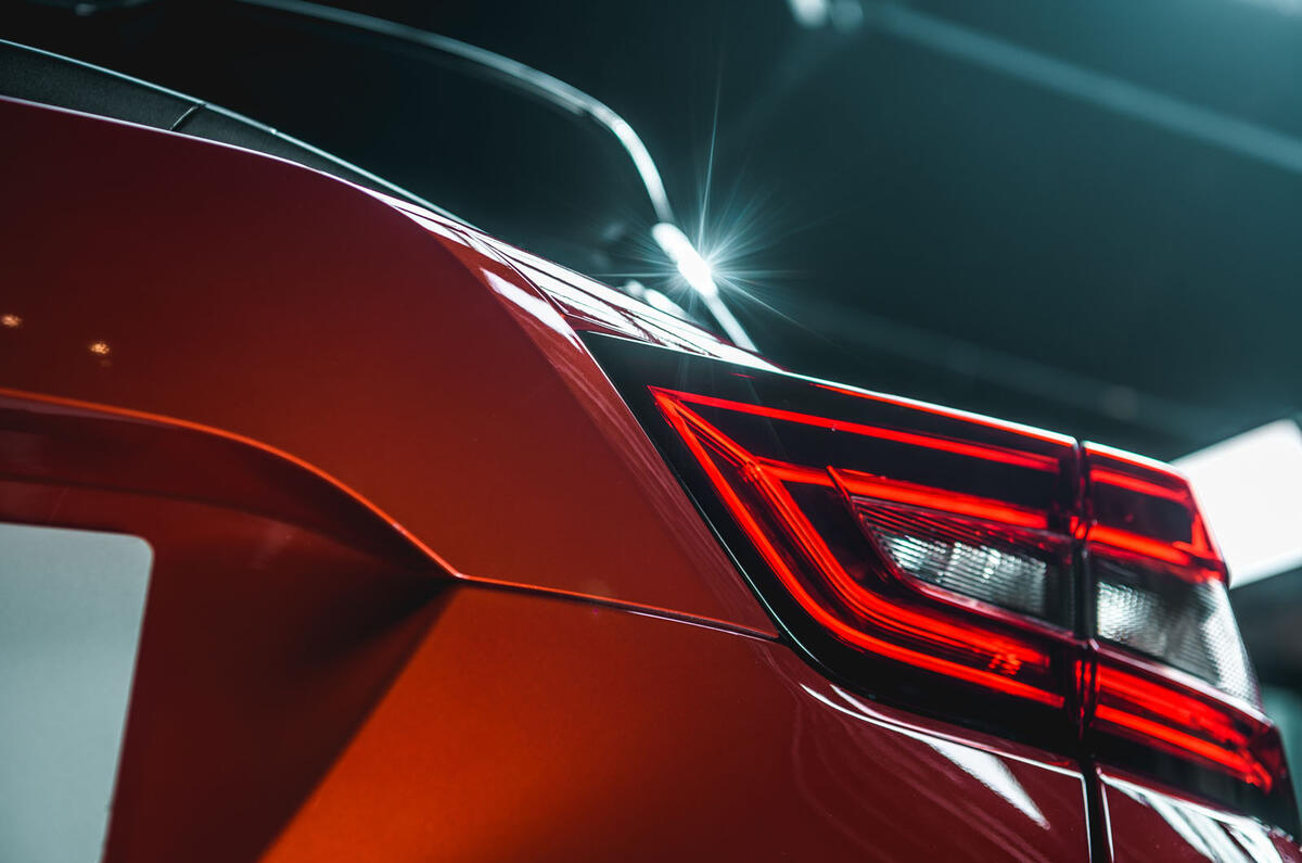 Nissan Juke 2020 Autocar - rear lights