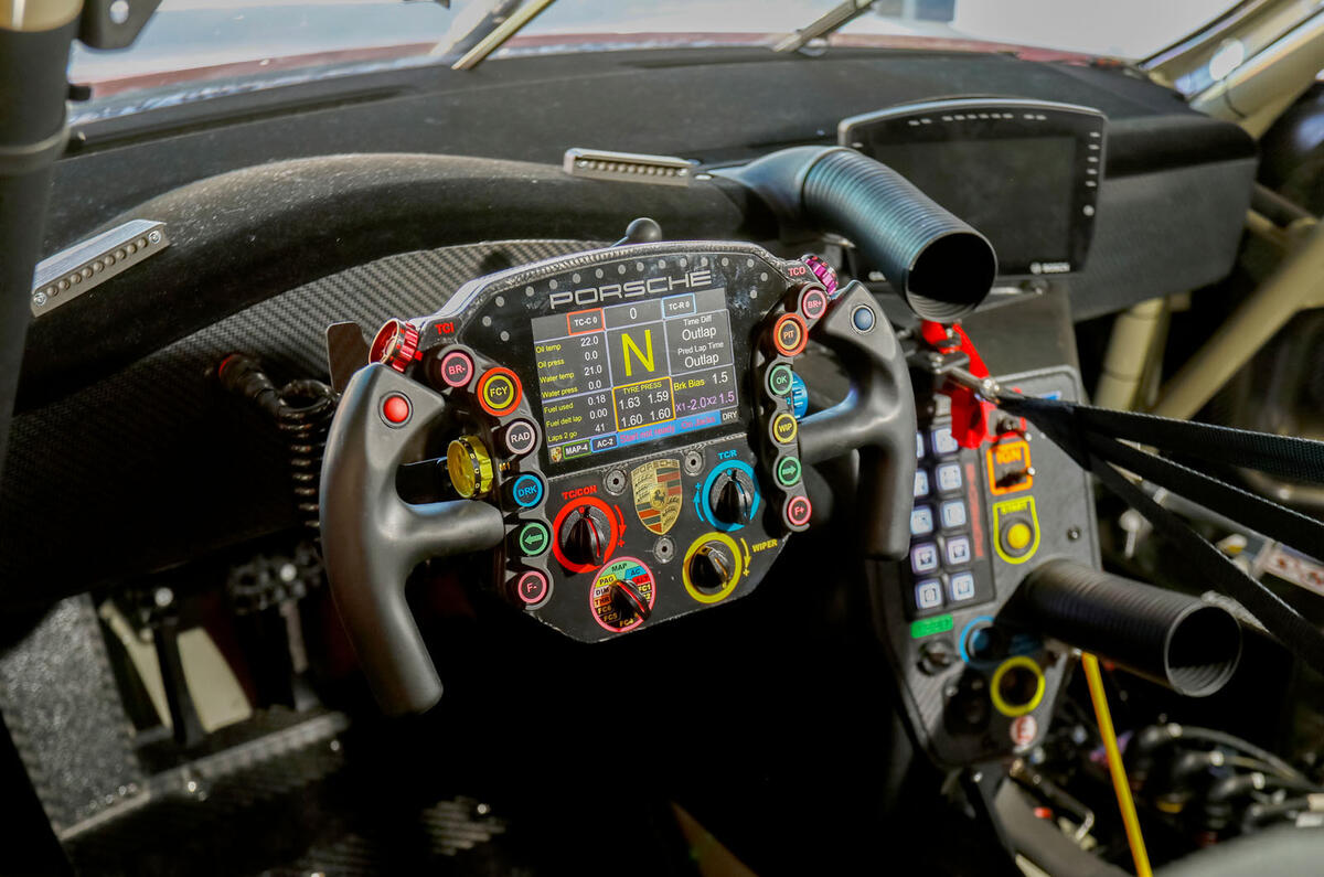 Porsche 911 RSR-19 drive - steering wheel Porsche 911 RSR-19 drive - steering wheel