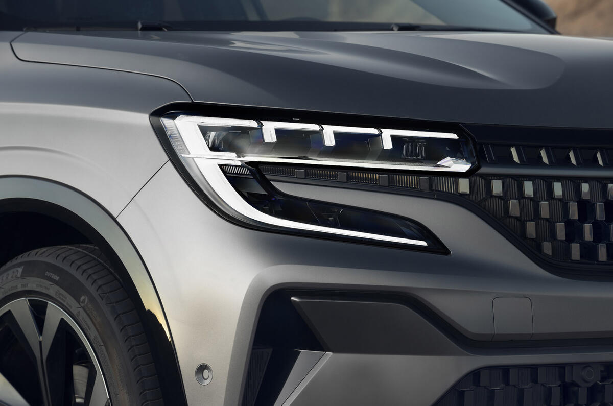 93 Renault Austral 2022 official reveal headlights 93 Renault Austral 2022 official reveal headlights