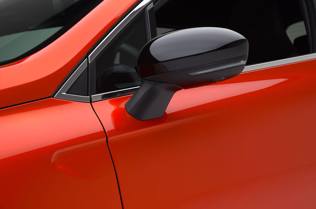 Renault Clio 2019 Autocar studio static - wing mirrors
