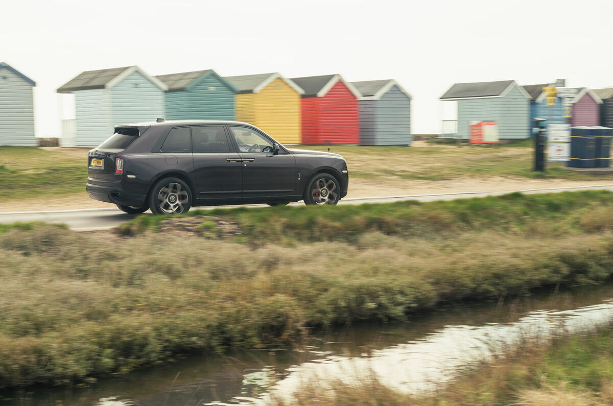 93 rolls royce cullinan black badge rear side 93 rolls royce cullinan black badge rear side