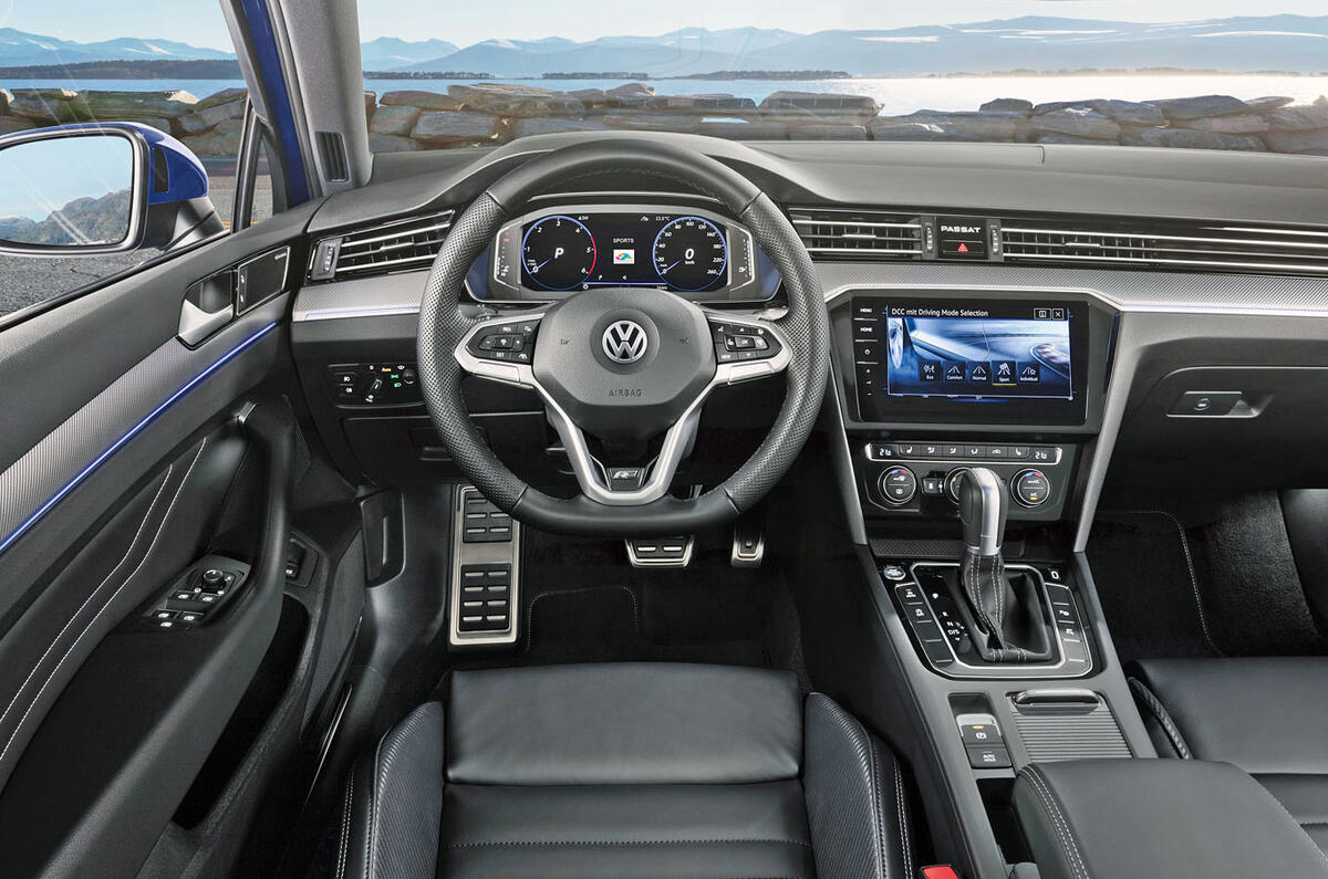 Volkswagen Passat 2019 press - dashboard
