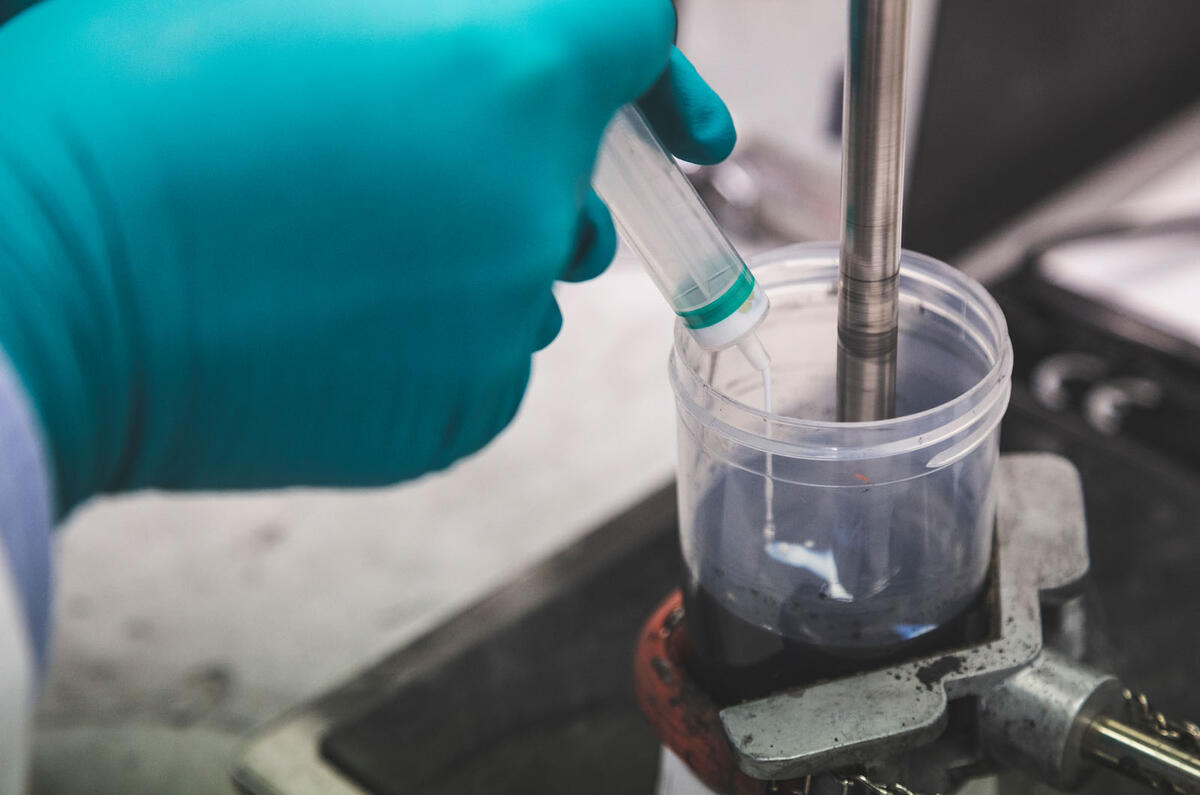 We built a Lithium-ion battery - syringe