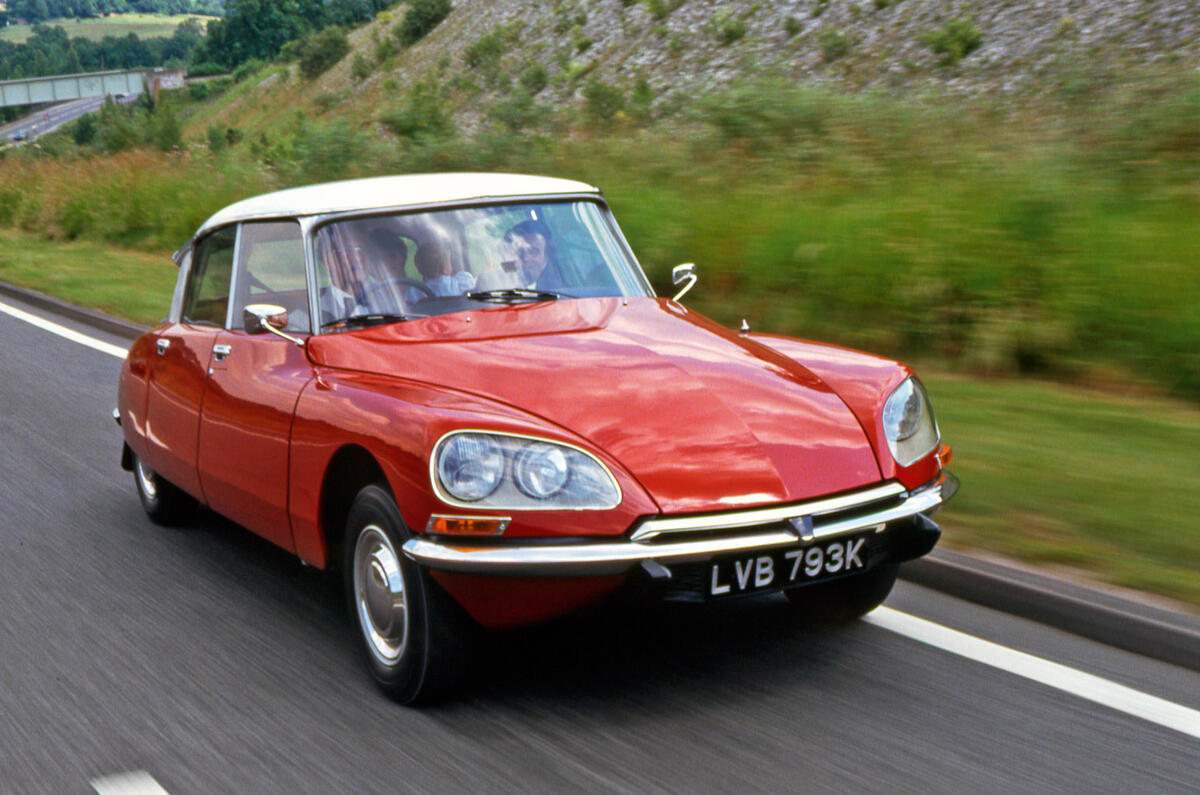 Citroen DS 1954 - tracking front Citroen DS 1954 - tracking front