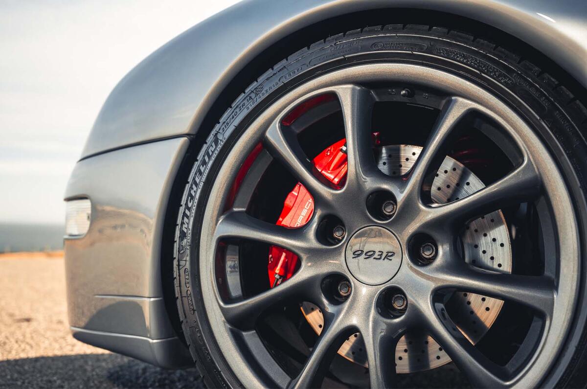 Autoart Porsche 911 993R 2022 wheel detail