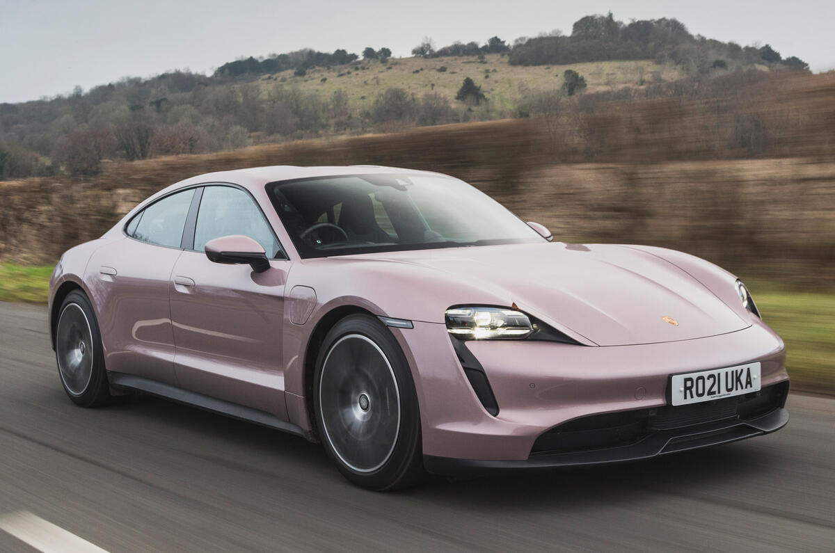 94 BMW i4 vs porsche taycan twin test taycan tracking front