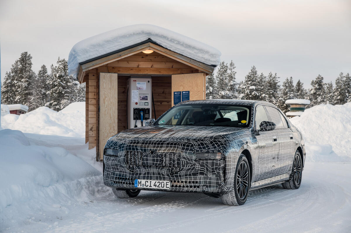 94 BMW i7 official winter testing 2021 static charging 94 BMW i7 official winter testing 2021 static charging