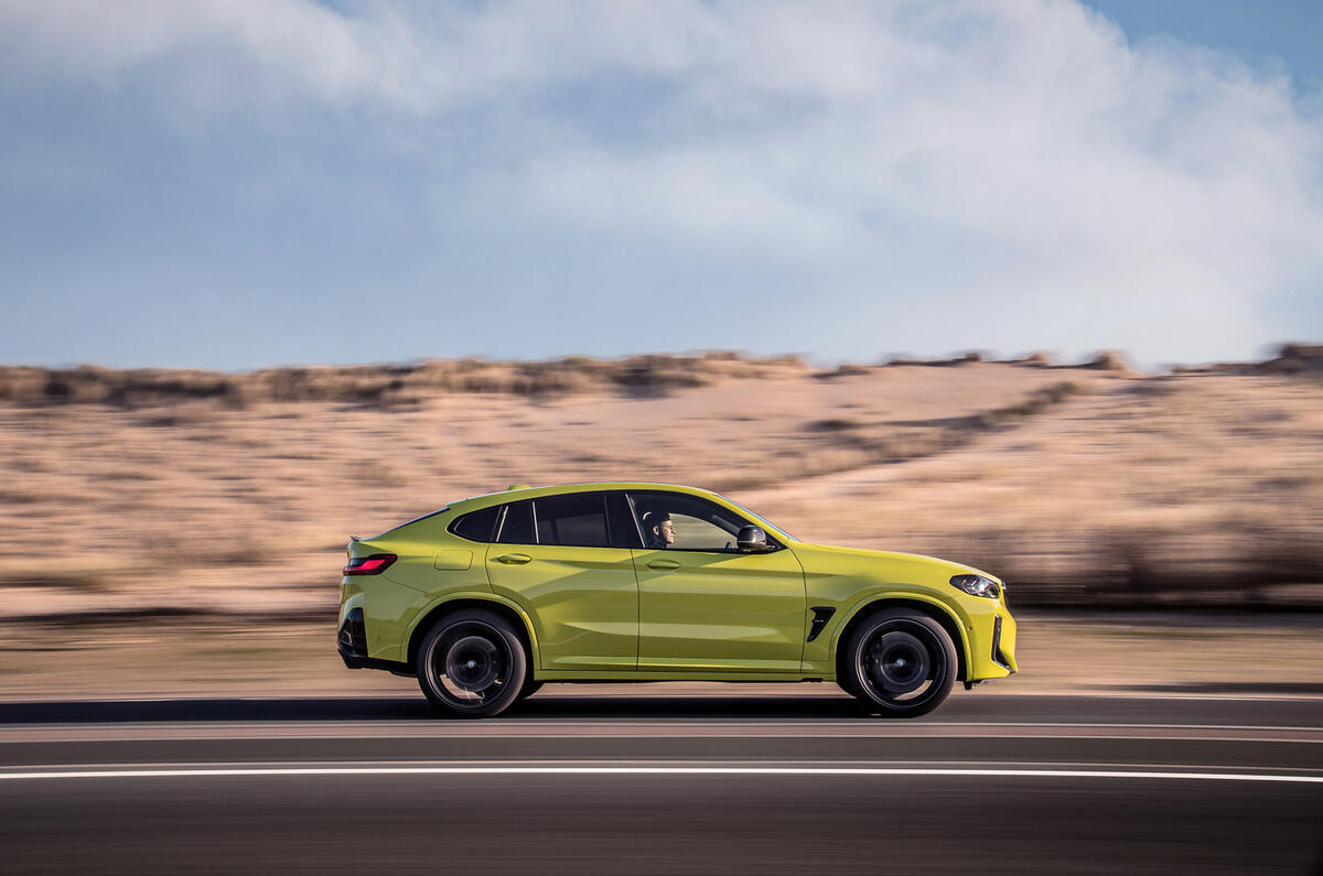 94 BMW X4 M 2021 LCI official images tracking side 94 BMW X4 M 2021 LCI official images tracking side