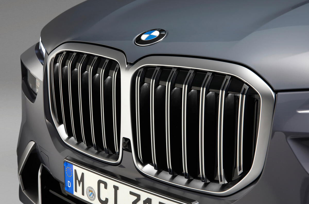 94 BMW X7 2022 facelift official images nose 94 BMW X7 2022 facelift official images nose