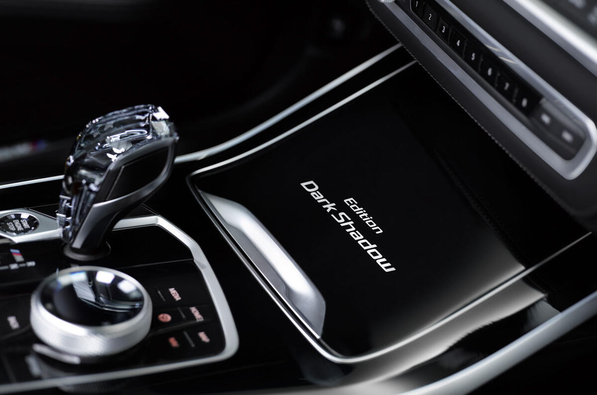 BMW X7 Dark Shadow Edition 2020 official images - centre console BMW X7 Dark Shadow Edition 2020 official images - centre console