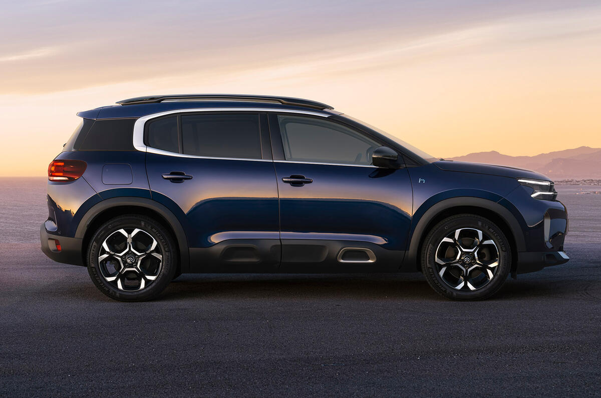 94 Citroen C5 Aircross 2022 facelift official images static side 94 Citroen C5 Aircross 2022 facelift official images static side