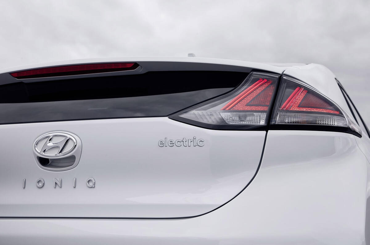 Hyundai Ioniq 2019 facelift official press - rear lights