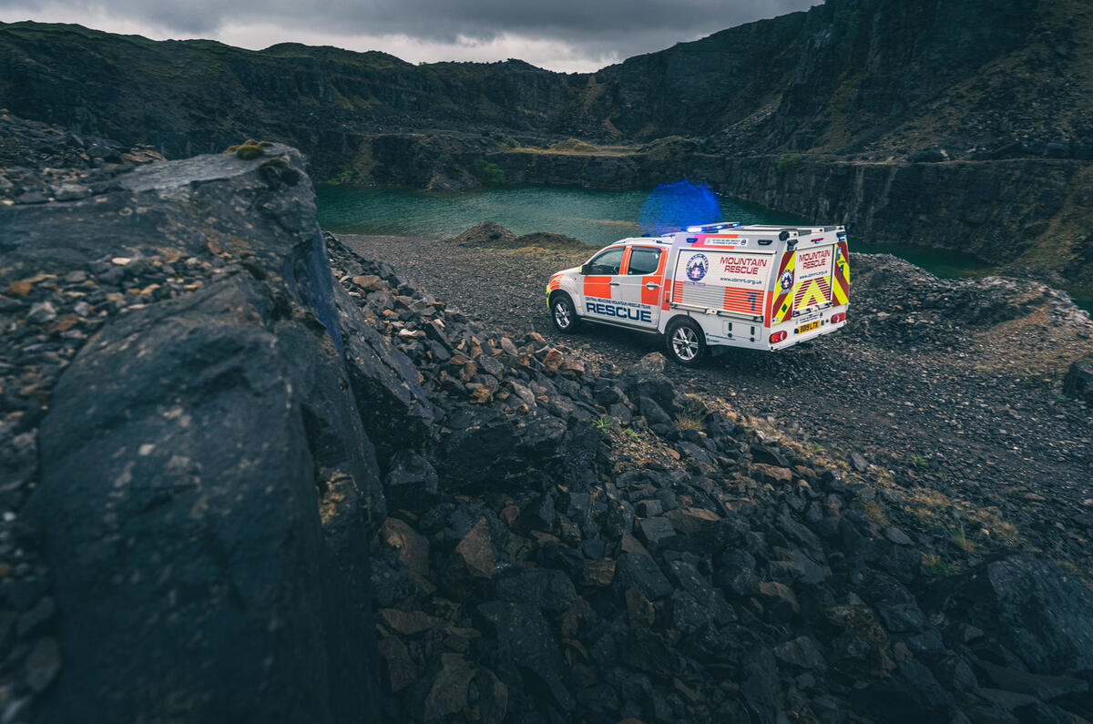 94 isuzu dmax central beacons mountain rescue rear quarter 94 isuzu dmax central beacons mountain rescue rear quarter