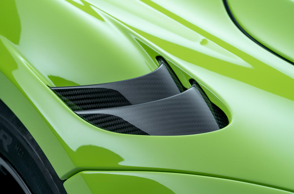 94 McLaren 765LT Spider studio carbon