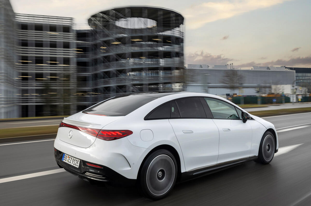 94 Mercedes EQE passenger ride 2022 tracking rear 94 Mercedes EQE passenger ride 2022 tracking rear