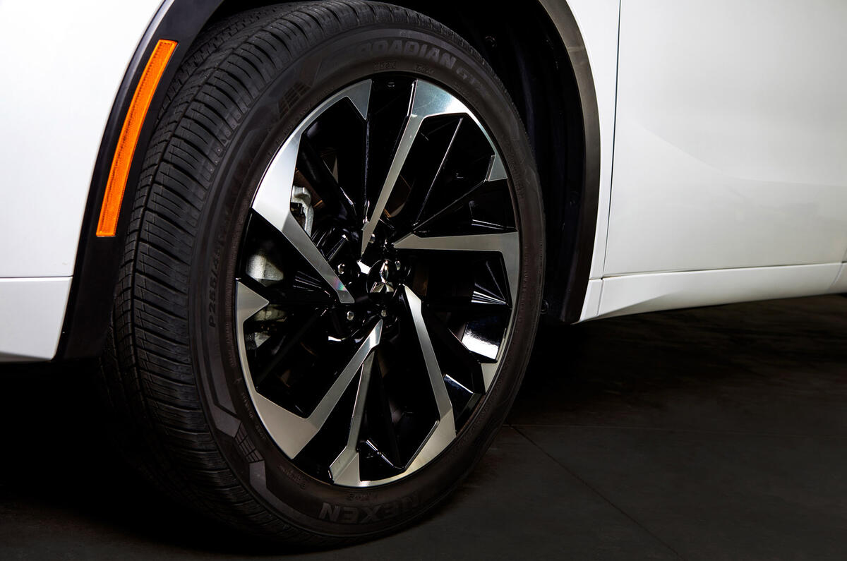 94 Mitsubishi Outlander 2021 official images alloy wheels 94 Mitsubishi Outlander 2021 official images alloy wheels