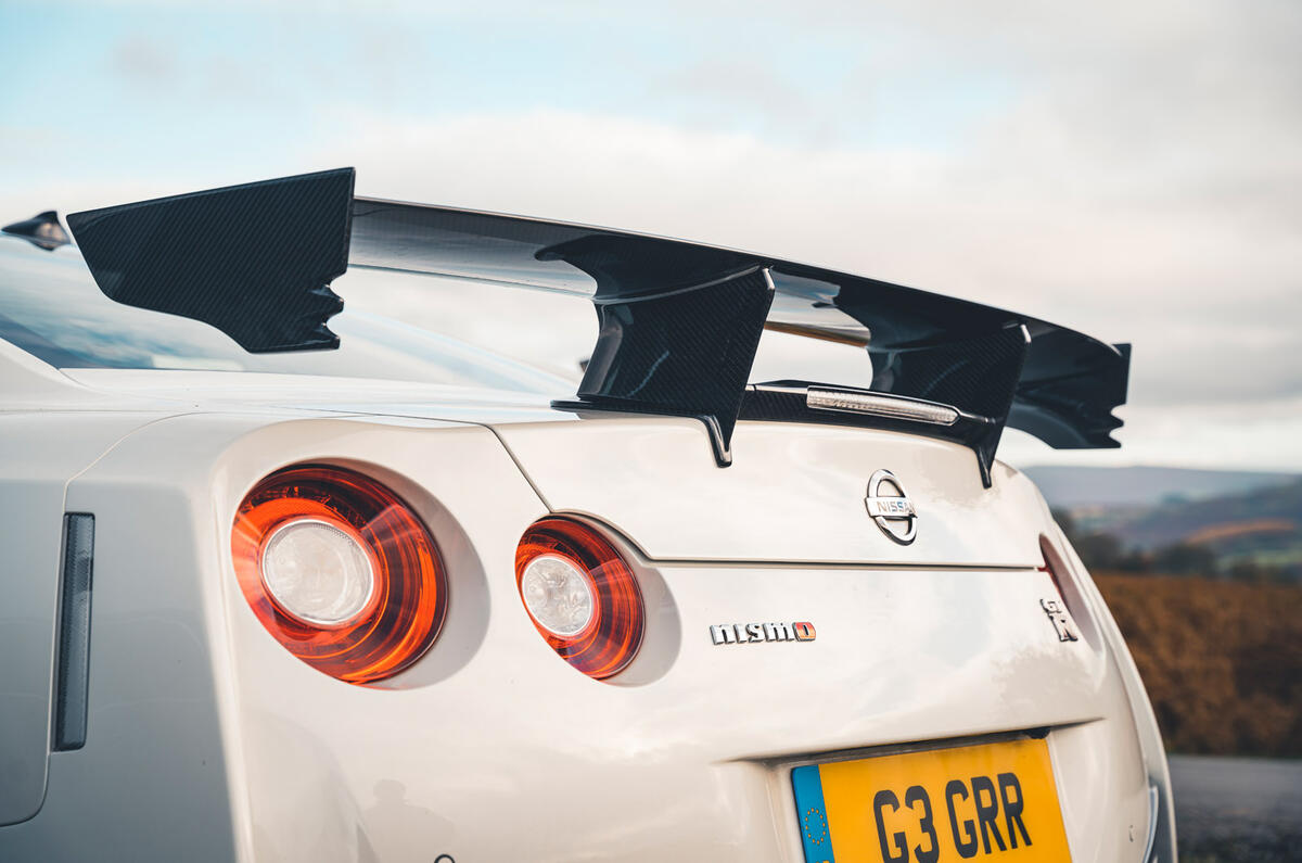 94 Nissan GTR at 15 feature rear wing
