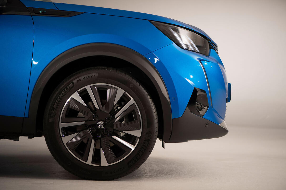Peugeot e-2008 reveal studio - alloy wheels