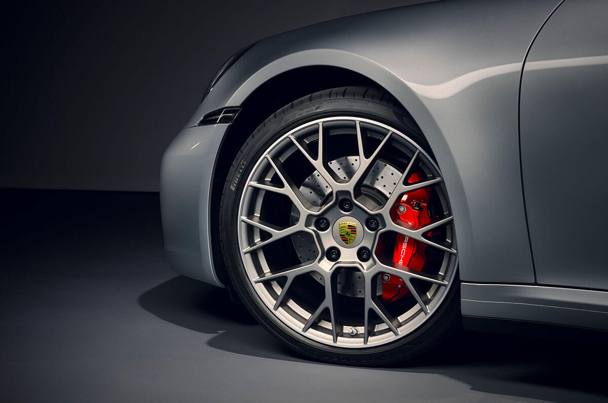 2019 Porsche 911 official reveal - press still alloy wheels