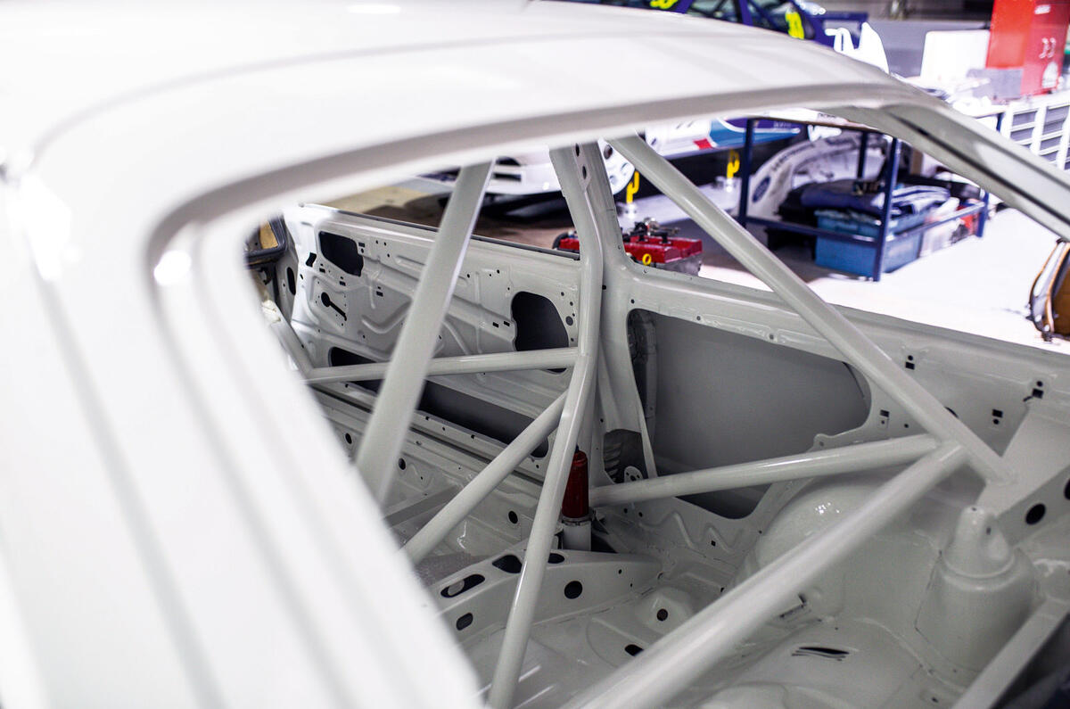 94 Rouse Sierra RS500 continuation feature rollcage 94 Rouse Sierra RS500 continuation feature rollcage