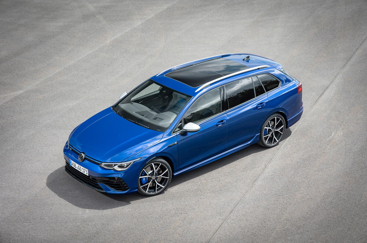 94 Volkswagen Golf R Estate 2021 official reveal static front 94 Volkswagen Golf R Estate 2021 official reveal static front