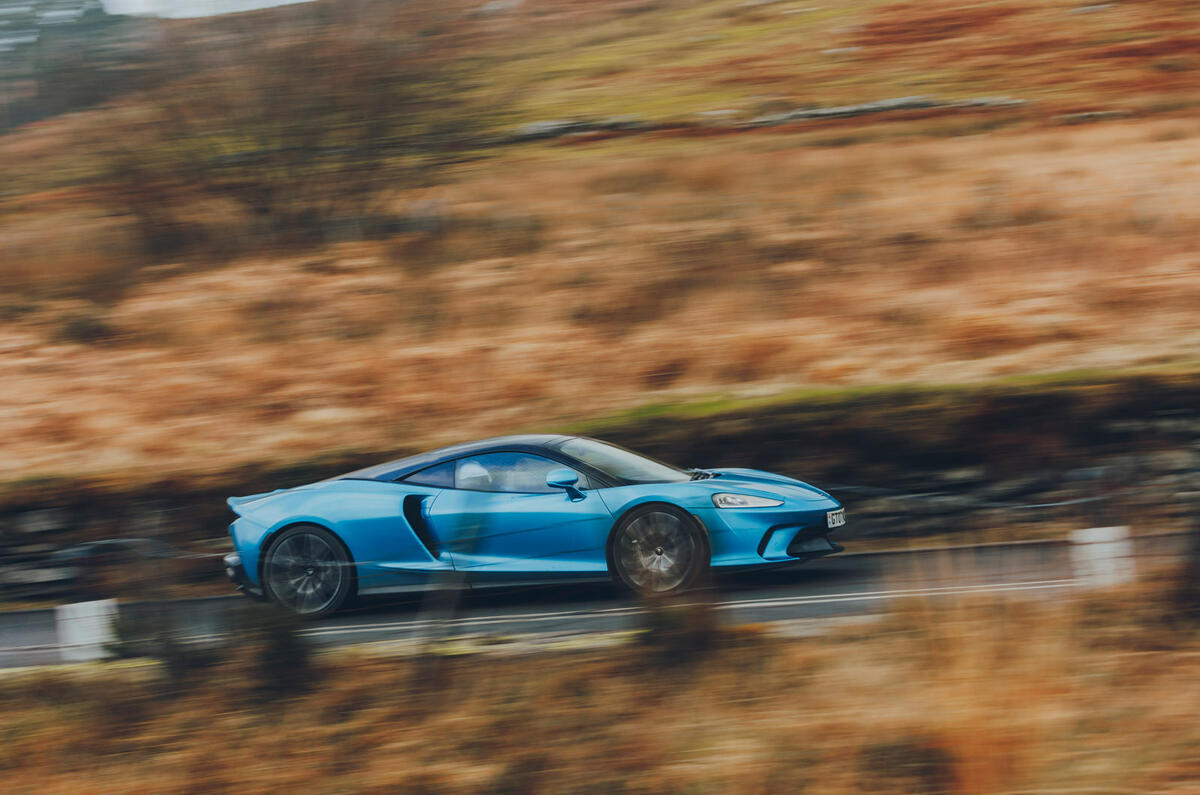 95 24hrs in McLaren GT 2022 side pan