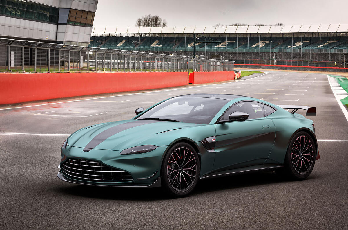 95 Aston Martin Vantage F1 Edition official reveal images front 95 Aston Martin Vantage F1 Edition official reveal images front