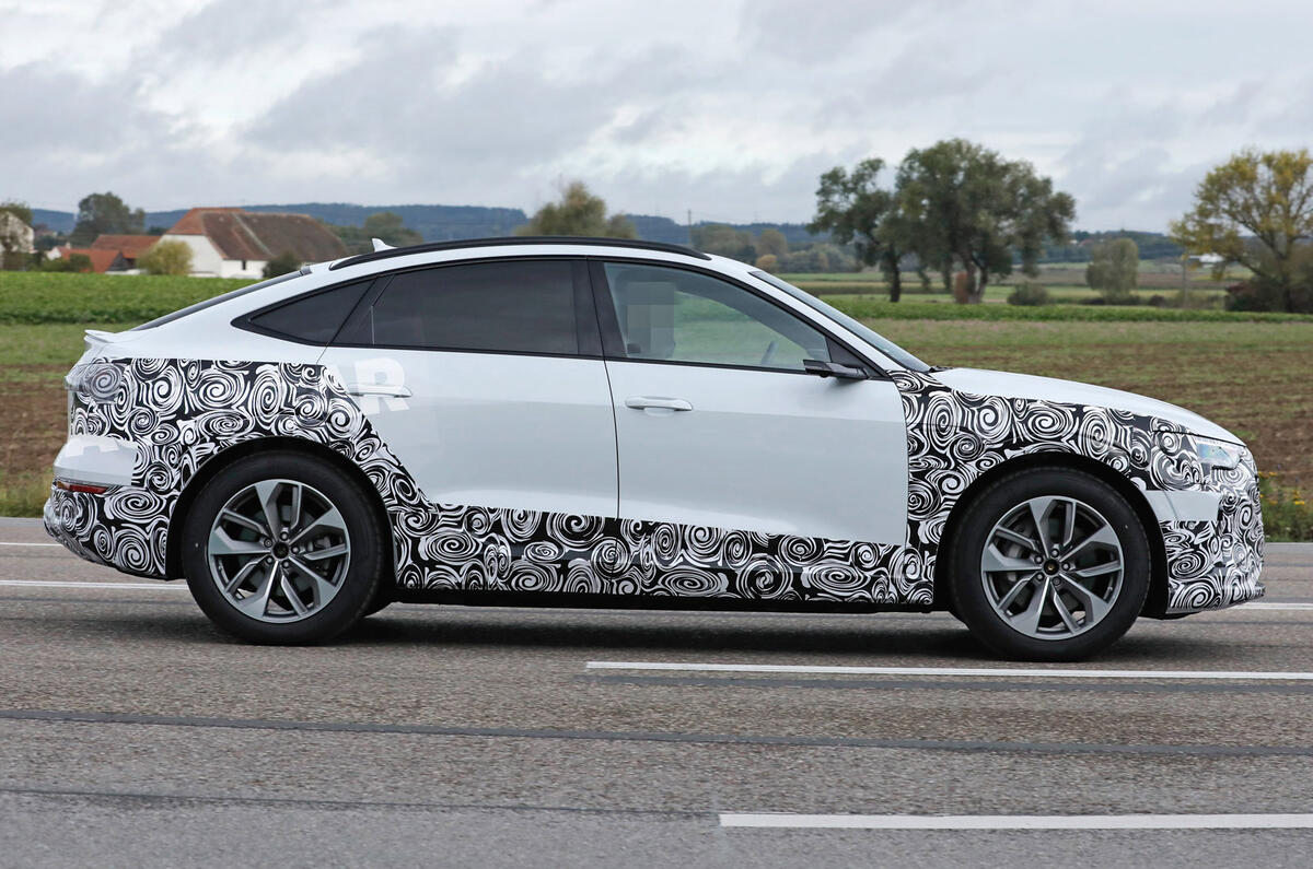95 Audi E tron sportback 2022 facelift spies side 95 Audi E tron sportback 2022 facelift spies side