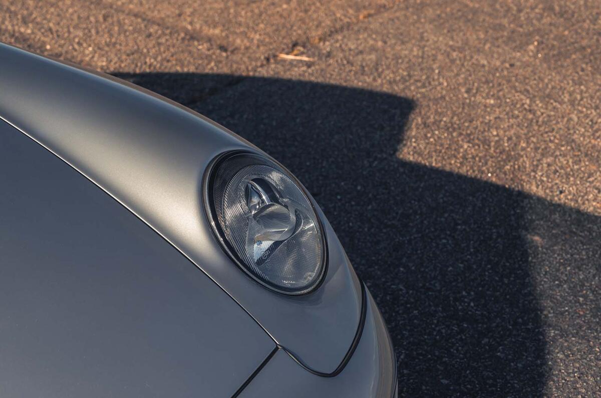Autoart Porsche 911 993R 2022 headlight detail