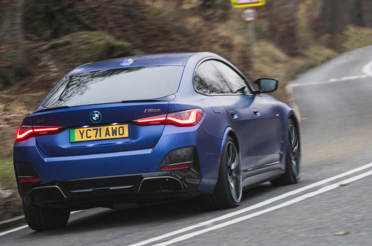 95 BMW i4 vs porsche taycan twin test bmw cornering rear