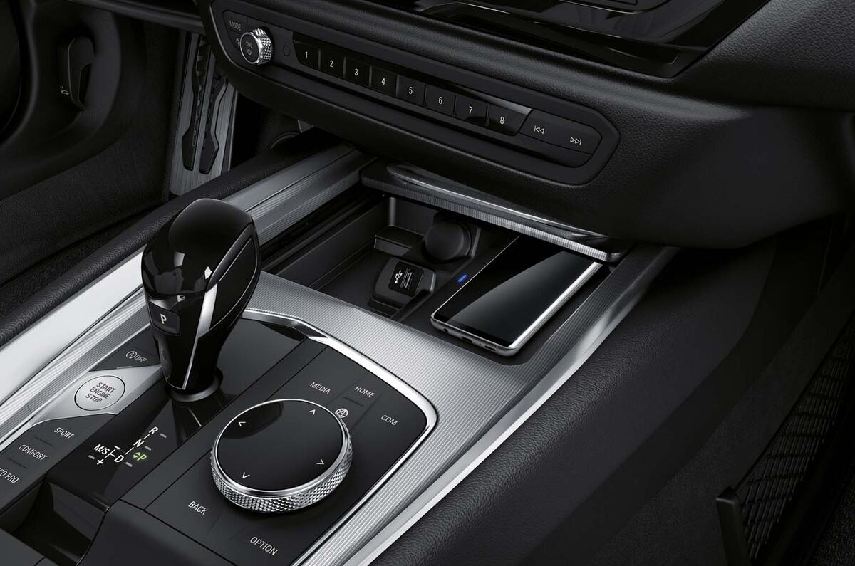 2019 BMW Z4 official reveal Pebble Beach - centre console