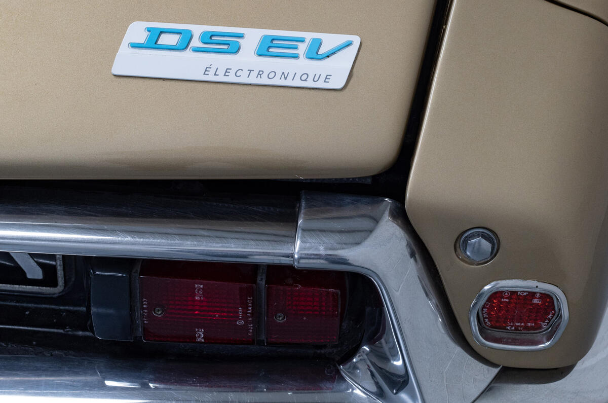 95 Citroen DS EV 2021 official rear badge 95 Citroen DS EV 2021 official rear badge