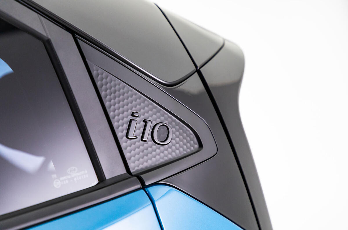 Hyundai i10 2019 reveal - studio X pillar