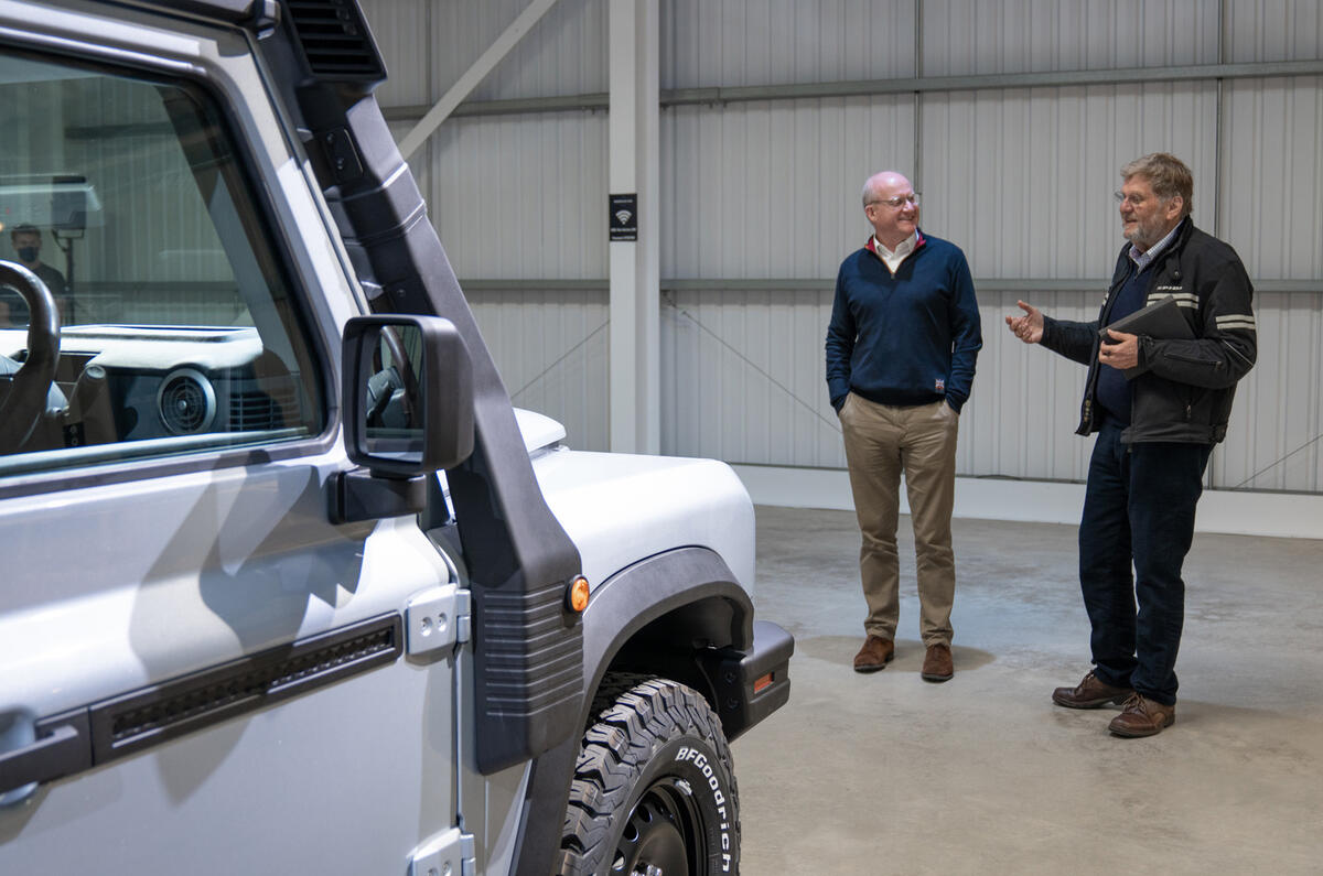 95 Ineos Grenadier interior preview 2021 front talking 95 Ineos Grenadier interior preview 2021 front talking