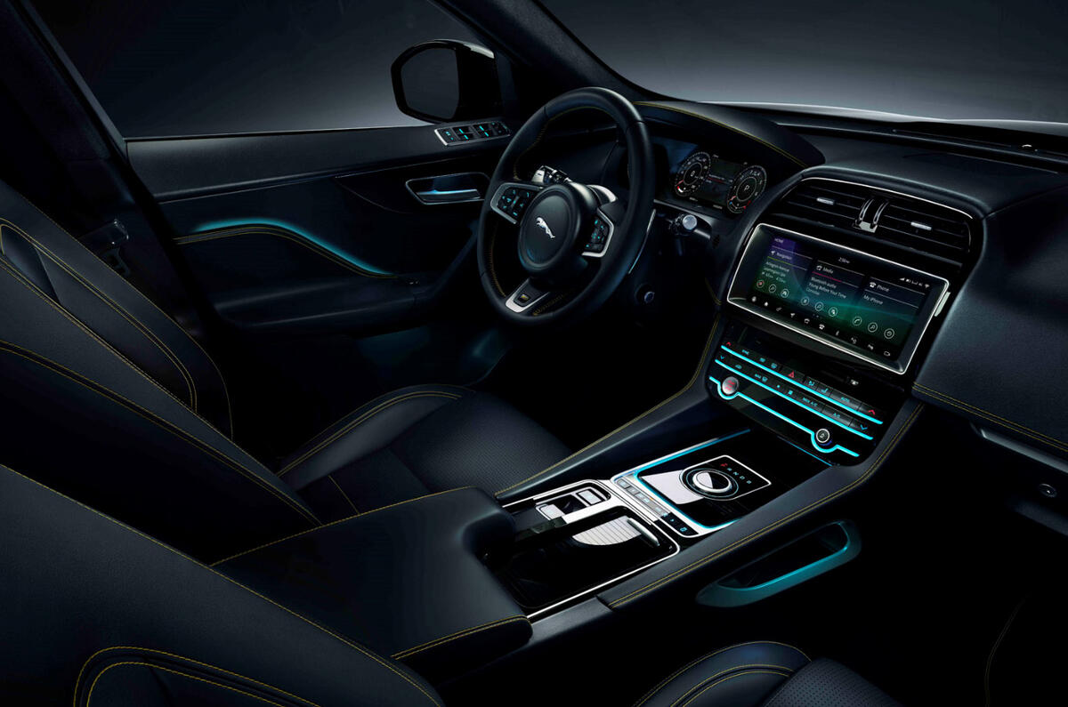 Jaguar F-Pace 300 Sport 2019 press - cabin