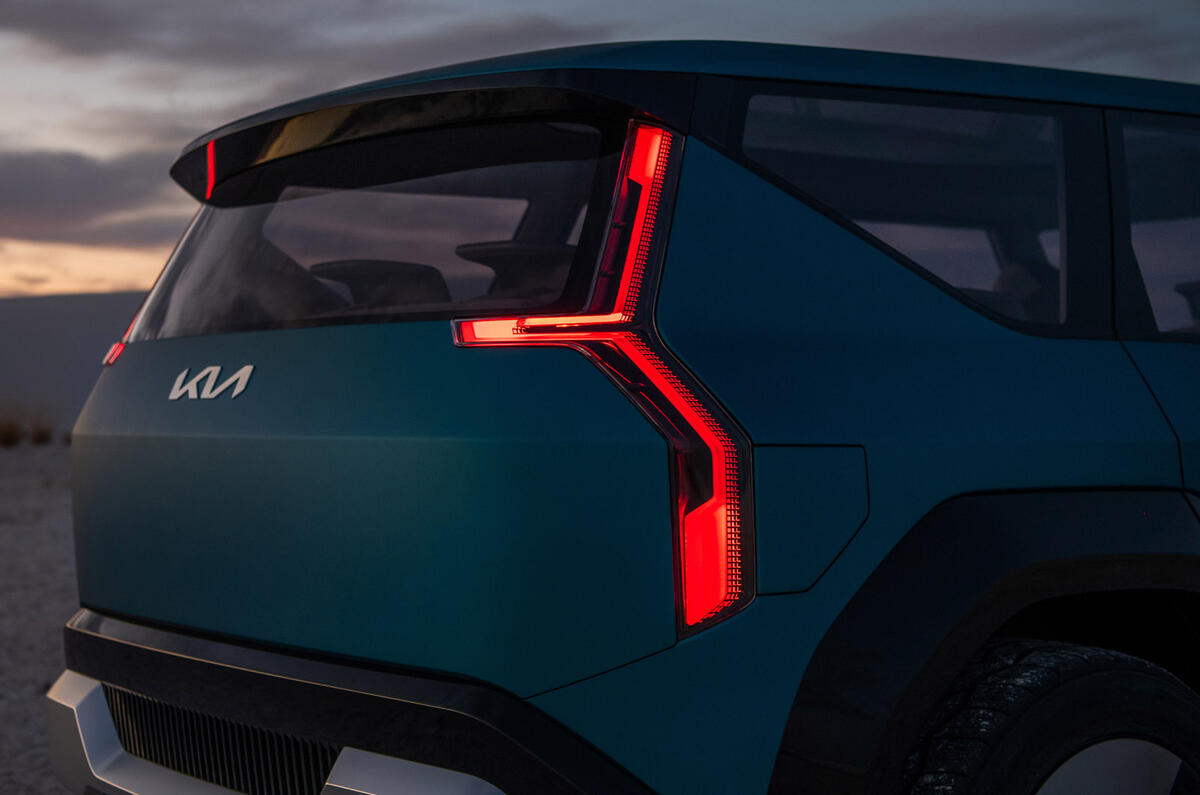95 Kia concept EV9 2021 official reveal rear lights 95 Kia concept EV9 2021 official reveal rear lights