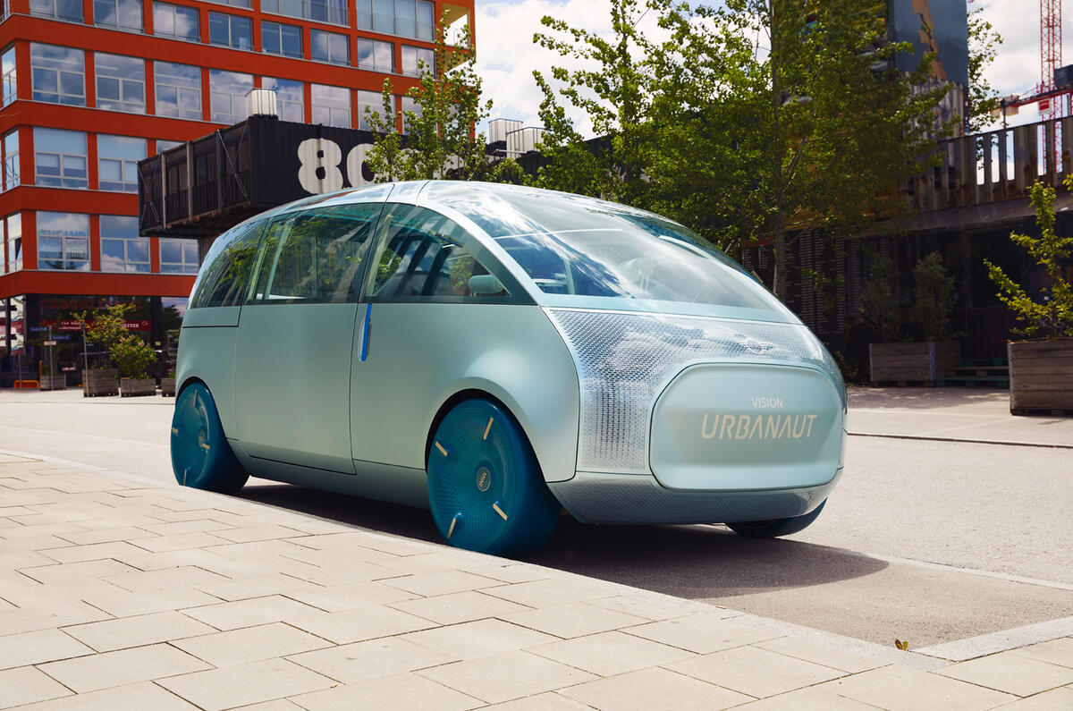 95 Mini Urbanaut 2021 concept proto parked 95 Mini Urbanaut 2021 concept proto parked