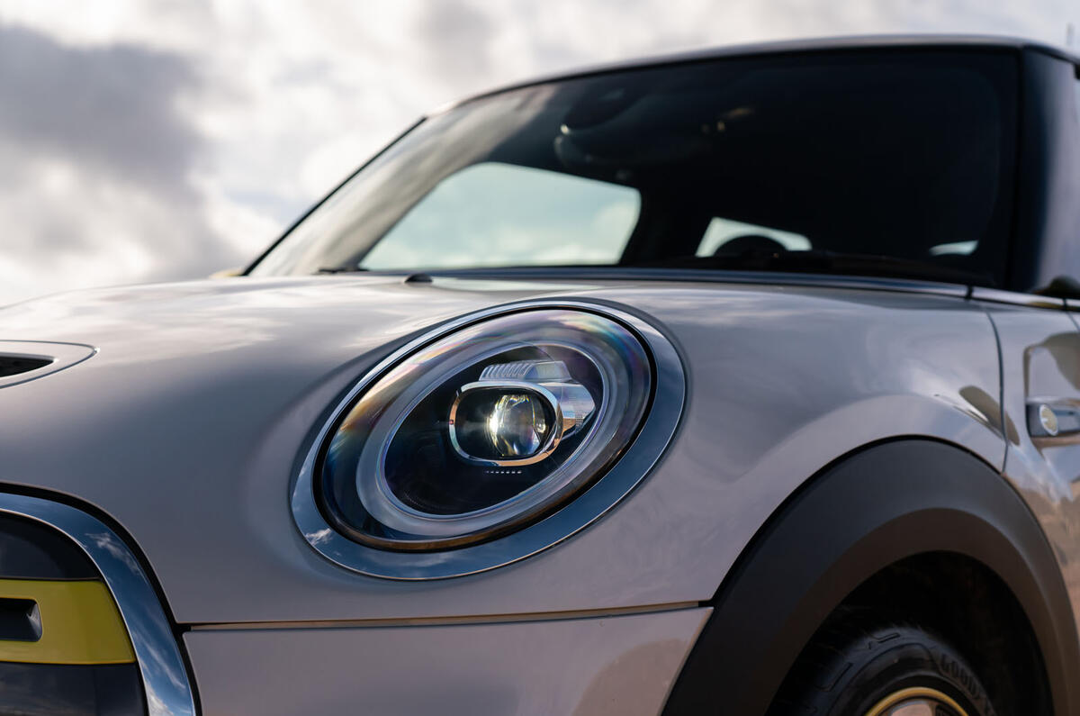 a month with a Mini Electric - headlights a month with a Mini Electric - headlights