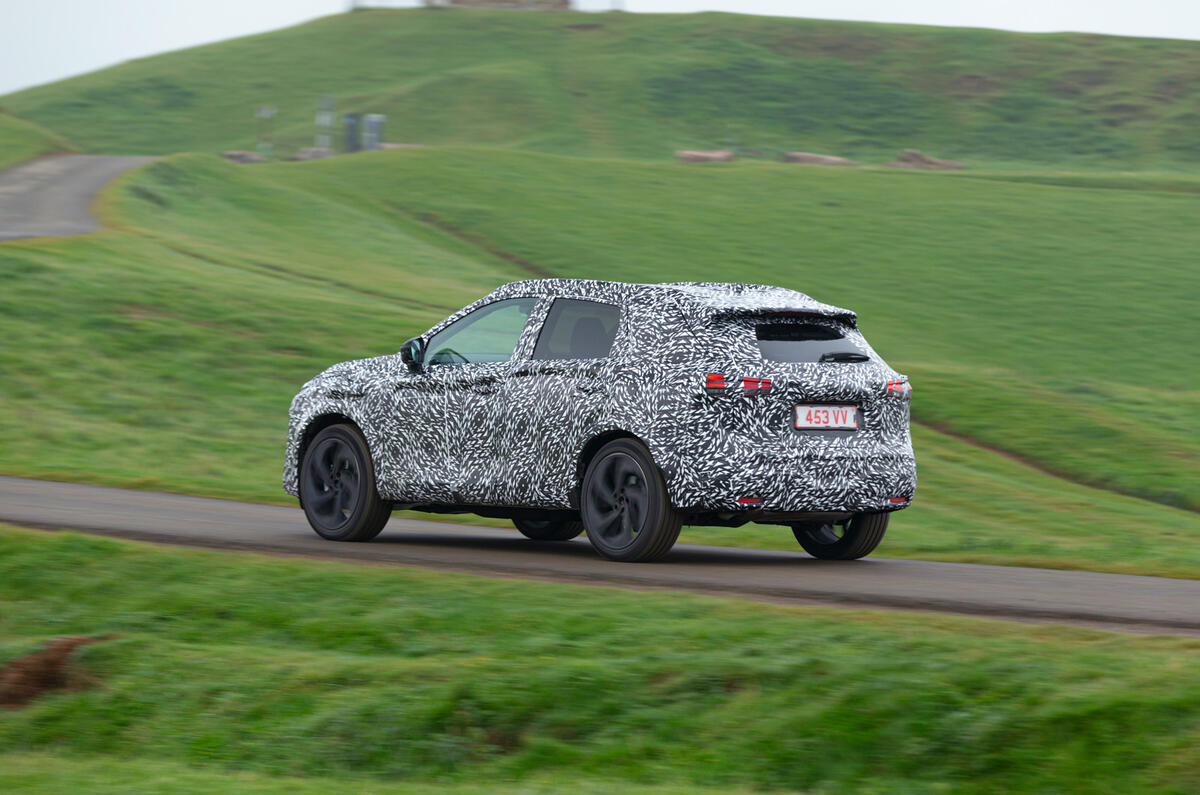 Nissan Qashqai official prototype images - tracking rear