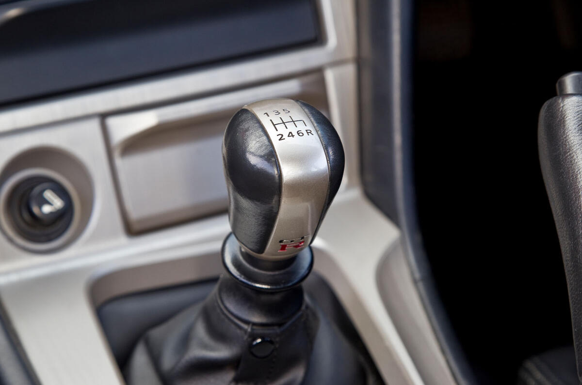 Nissan Skyline GT-R R34 used buying guide - gearstick Nissan Skyline GT-R R34 used buying guide - gearstick