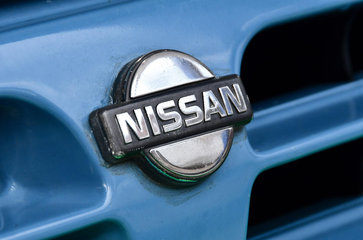 95 Nissan Sunderland Bluebird EV feature nose badge 95 Nissan Sunderland Bluebird EV feature nose badge