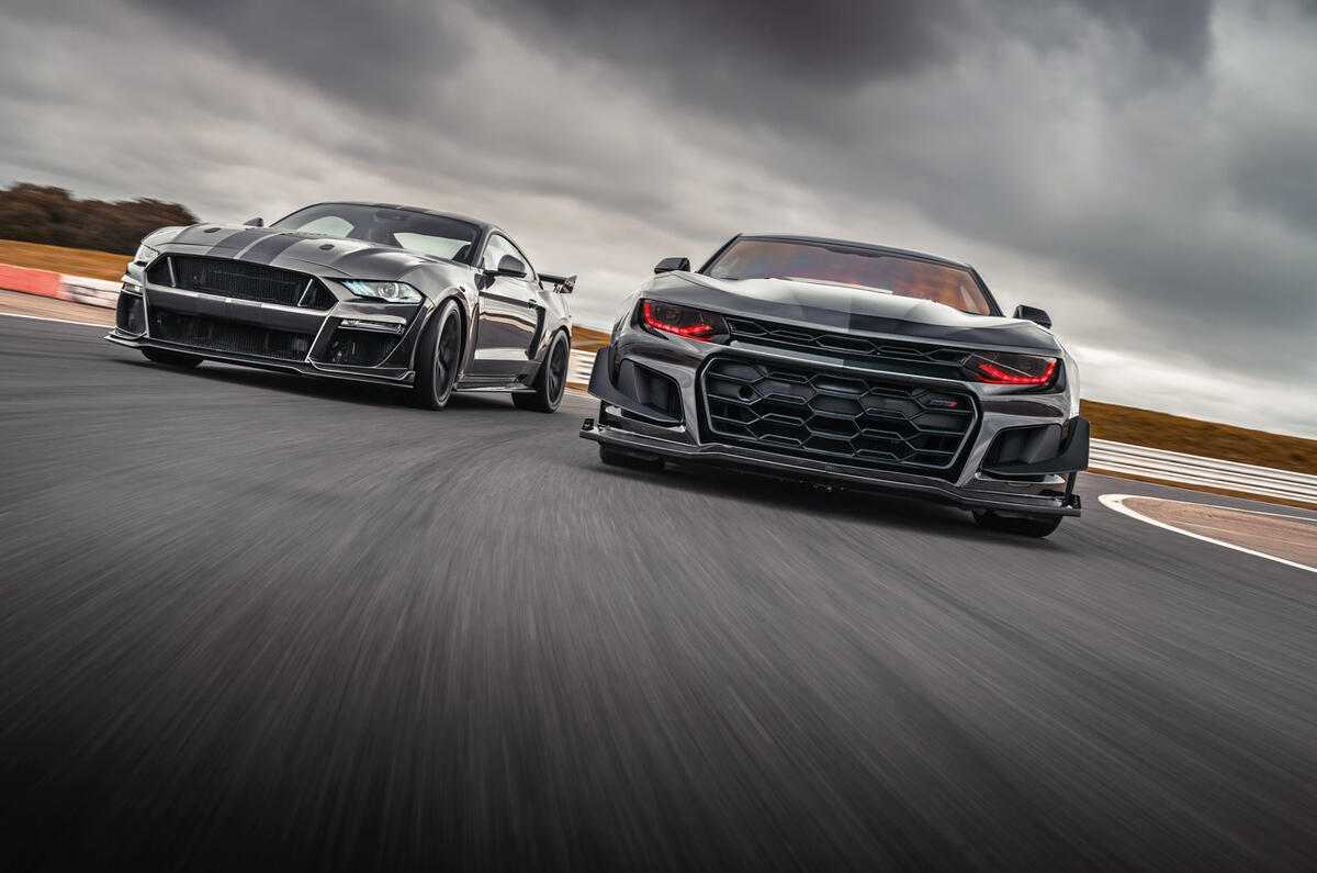 95 photographers favourites 2021 Olgun Camaro Mustang 95 photographers favourites 2021 Olgun Camaro Mustang
