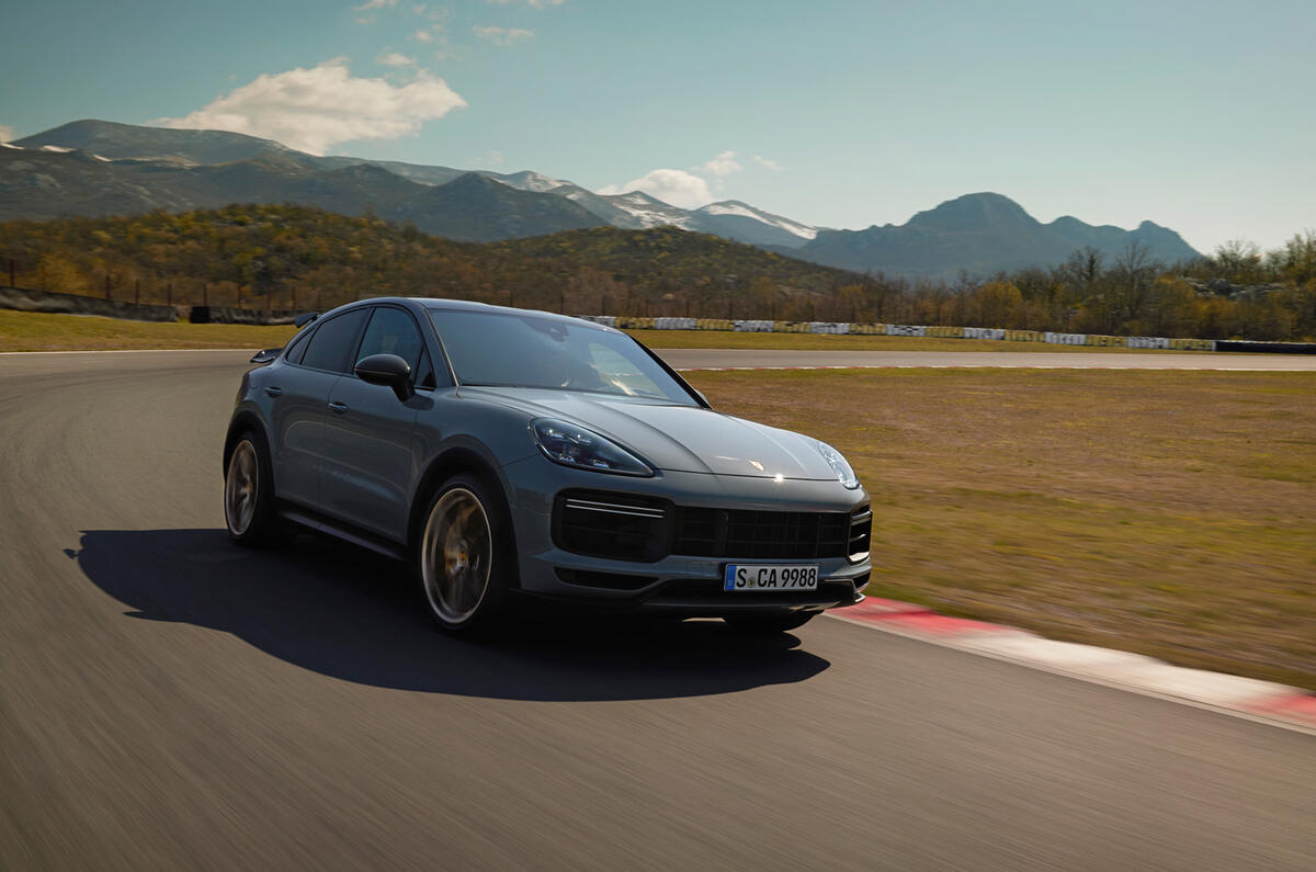 95 Porsche Cayenne GT 2021 official reveal tracking side